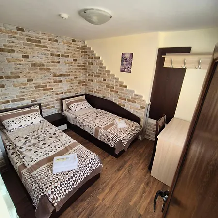 Divna Forest & House Guest house *