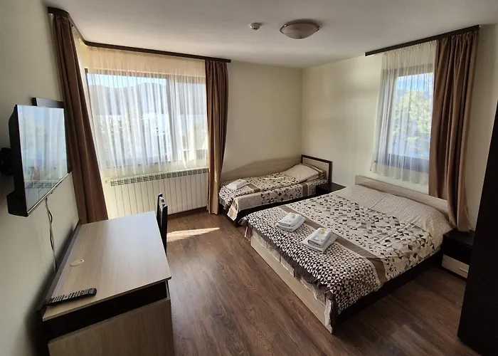 Divna Forest & House 招待所