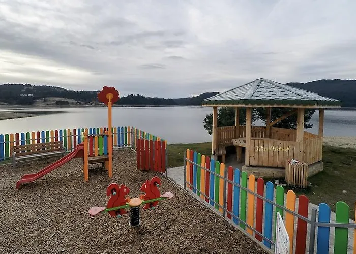 Divna Forest & House 招待所 *